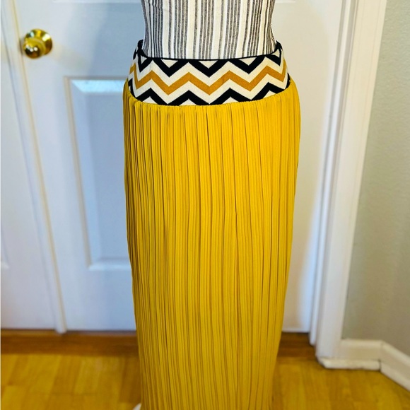Anthropologie Dear Creatures Pull On Yellow Pleated Chevron Full Length Skirt - Picture 7 of 10